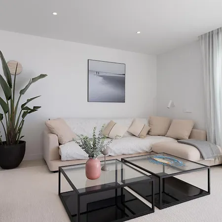 Luxury 3-bedroom Skyline In Higueron *
