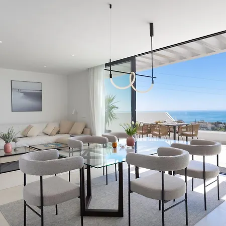 Luxury 3-bedroom Skyline In Higueron