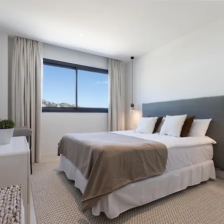 Luxury 3-bedroom Skyline In Higueron *
