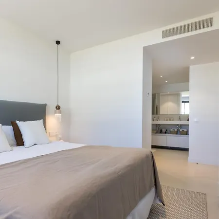 Luxury 3-bedroom Skyline In Higueron Fuengirola