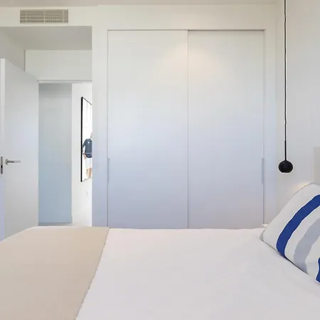 Luxury 3-bedroom Skyline In Higueron