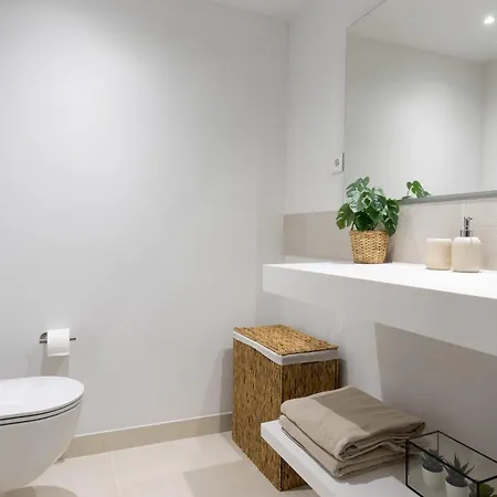 Luxury 3-bedroom Skyline In Higueron
